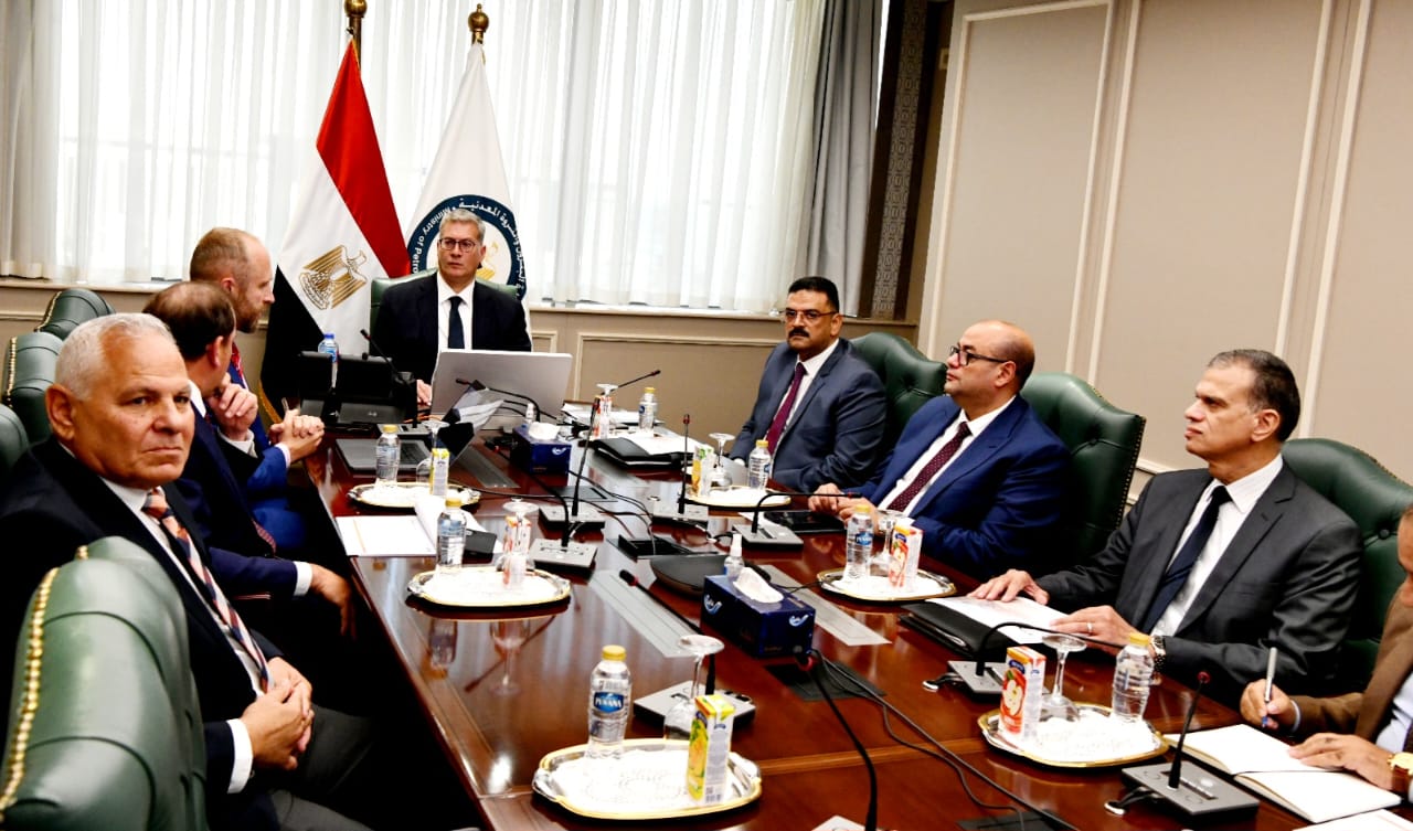 كريم بدوى يستقبل رئيس شركة آتون ريسورسز الكندية لبحث مجهودات التنقيب عن الذهب