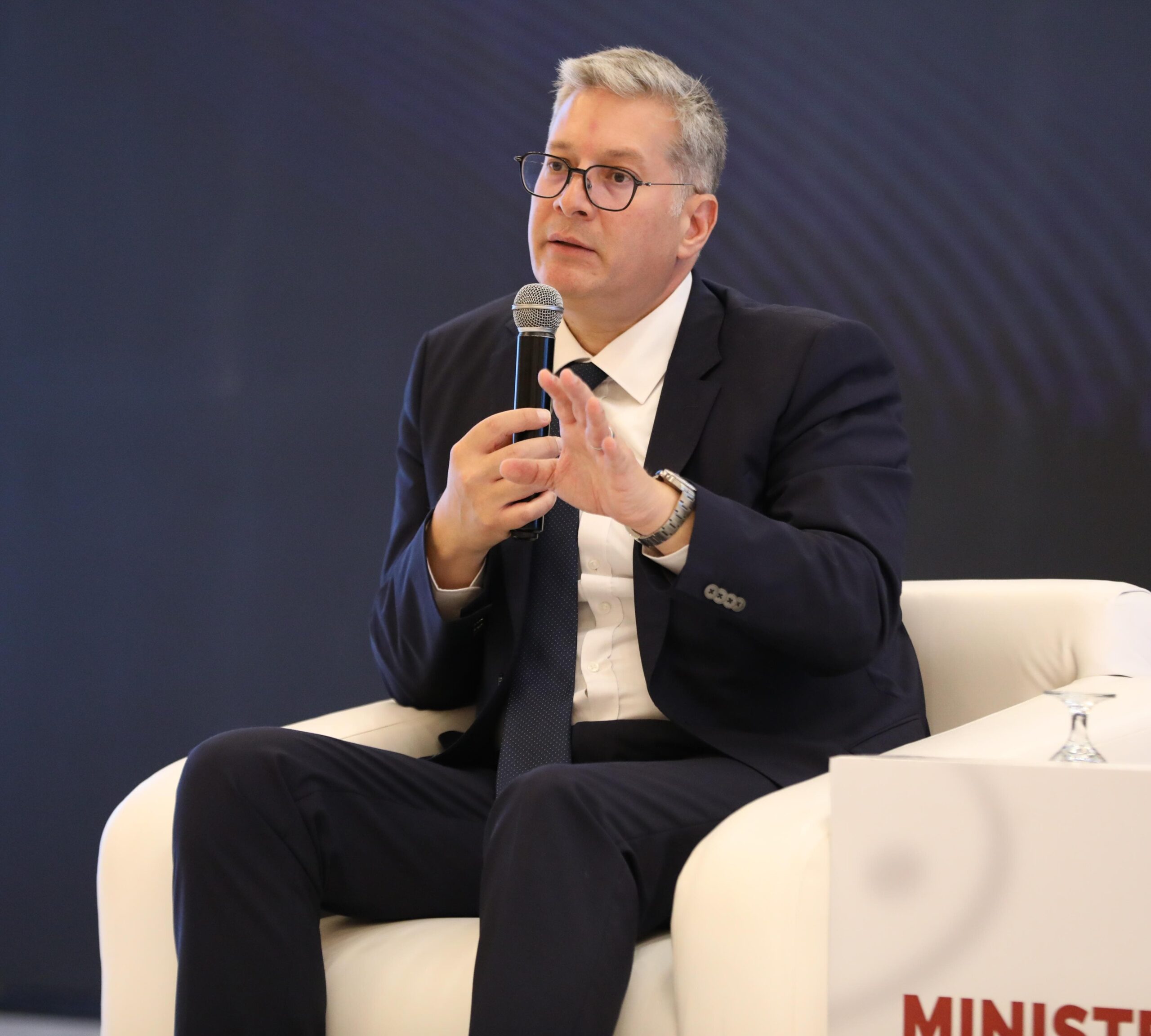 وزير البترول يؤكد أهمية الاستثمار في قطاع البترول والغاز لزيادة الإنتاج وتحقيق الاستدامة