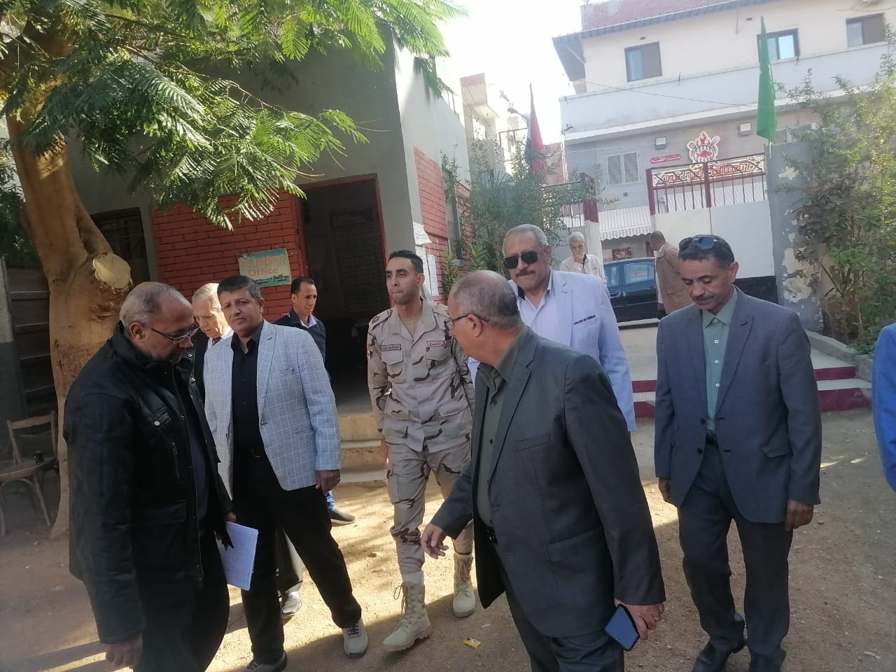 مدير التعليم العام يتفقد مدارس إدارة غرب شبرا الخيمة في زيارة مفاجأة
