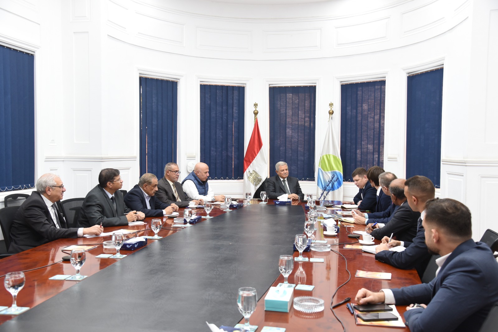 رئيس الشركة القابضة لمياه الشرب والصرف الصحي يستقبل وفدًا من بيلاروسيا لبحث التعاون المشترك