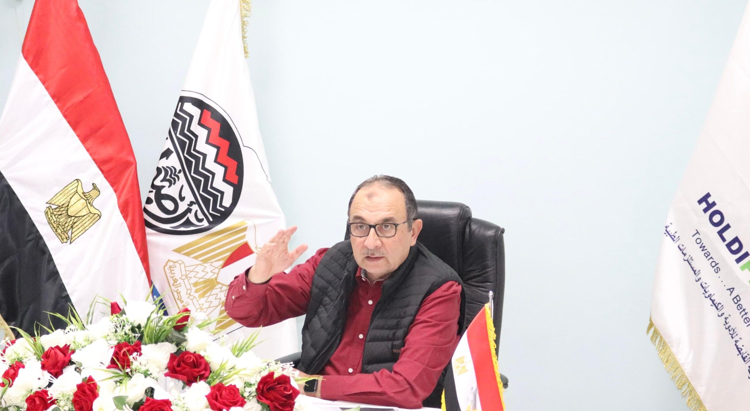 وزير قطاع الأعمال العام يستعرض مؤشرات أداء شركات الأدوية التابعة وموقف مشروعات التطوير