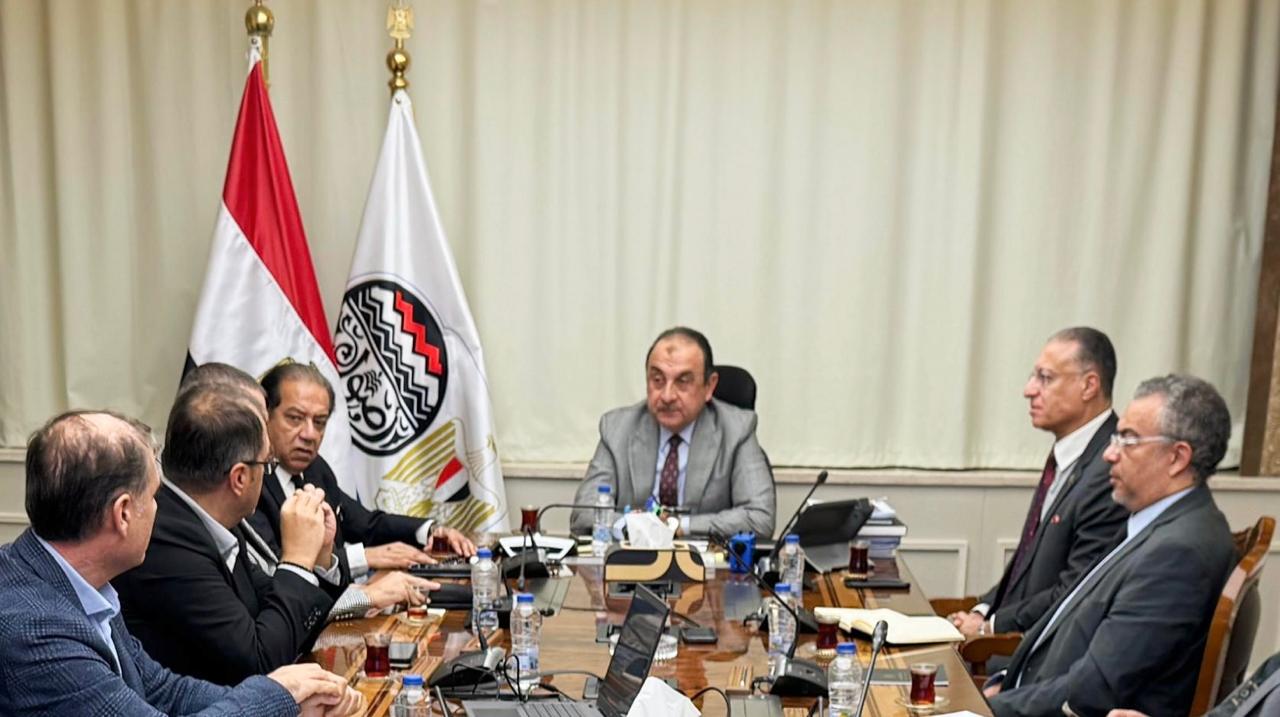 وزير قطاع الأعمال العام يلتقي وفدا من شركة “IGSAS” التركية لبحث التعاون في صناعة الأسمدة