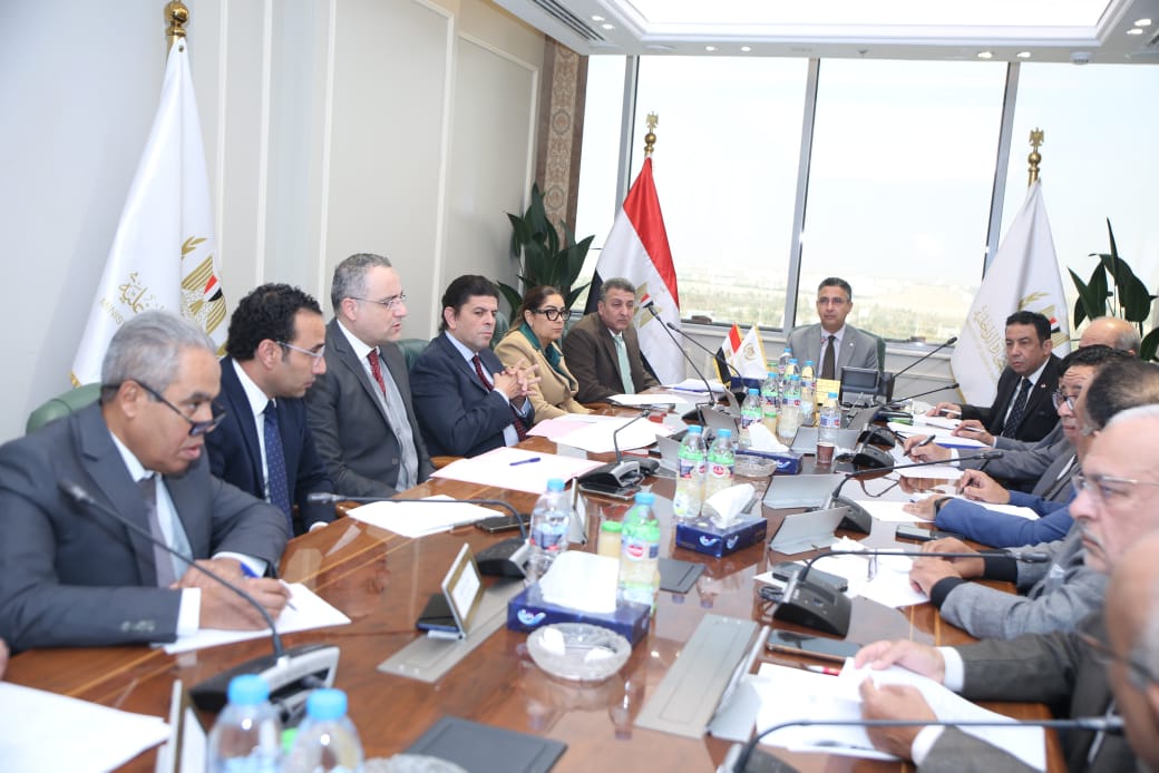 وزير التموين يترأس اجتماع اللجنة العليا للمطاحن لمتابعة انتظام العمل والاطمئنان على جودة الدقيق المدعم