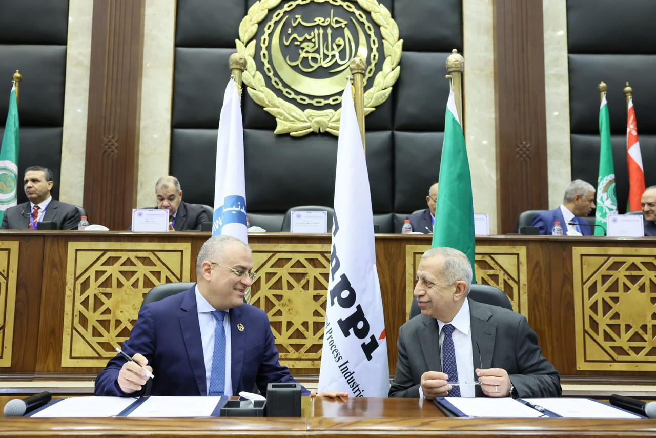 الأكاديمية العربية للعلوم والتكنولوجيا توقع مذكرة تفاهم مع الشركة الهندسية للصناعات البترولية والكيماوية “إنبى”