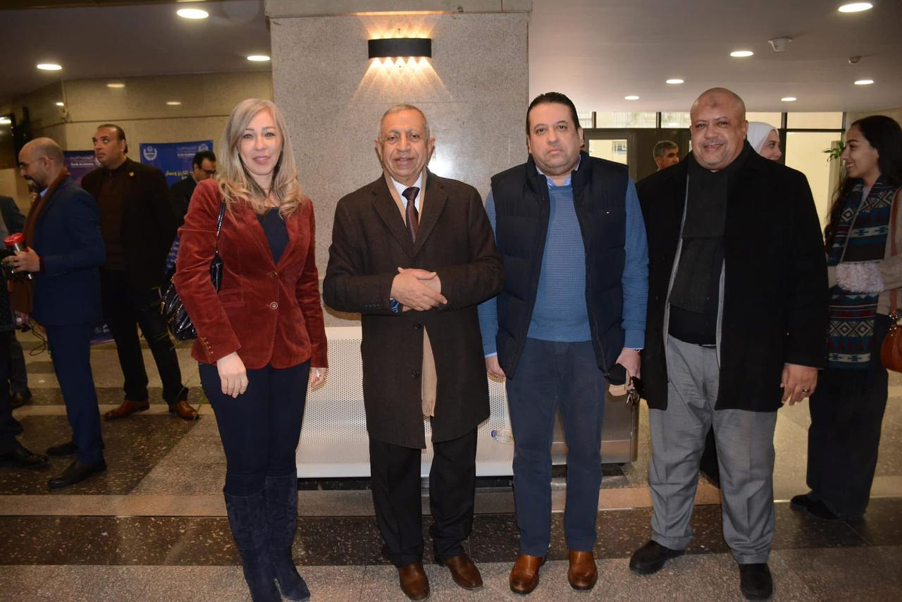 رئيس الأكاديمية العربية للعلوم والتكنولوجيا يلتقي العاملين بفرع الأكاديمية بمصر الجديدة