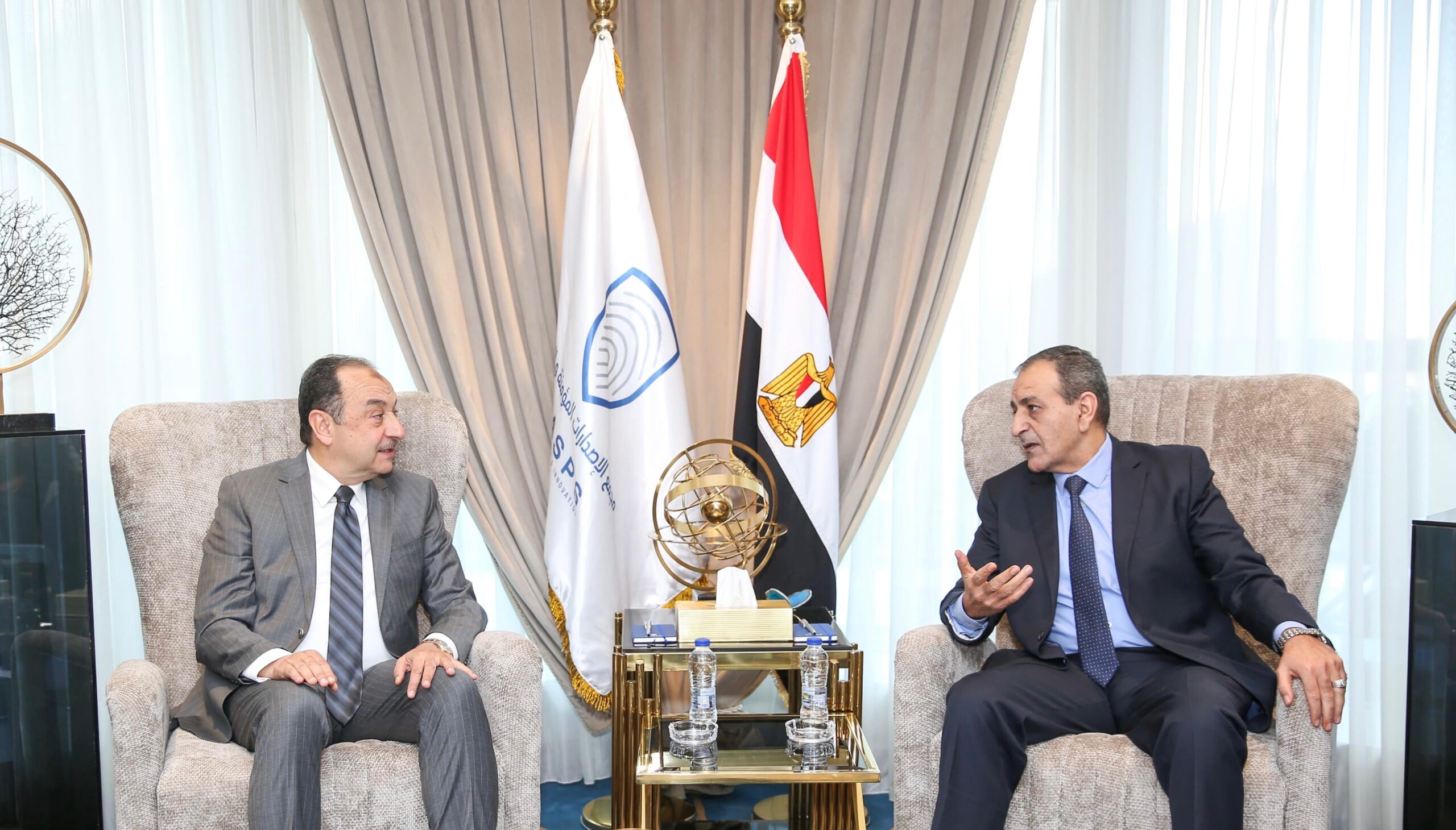 وزير قطاع الأعمال العام يزور مجمع الإصدارات المؤمنة والذكية ويلتقي رئيسه التنفيذي لبحث تعزيز التعاون المشترك