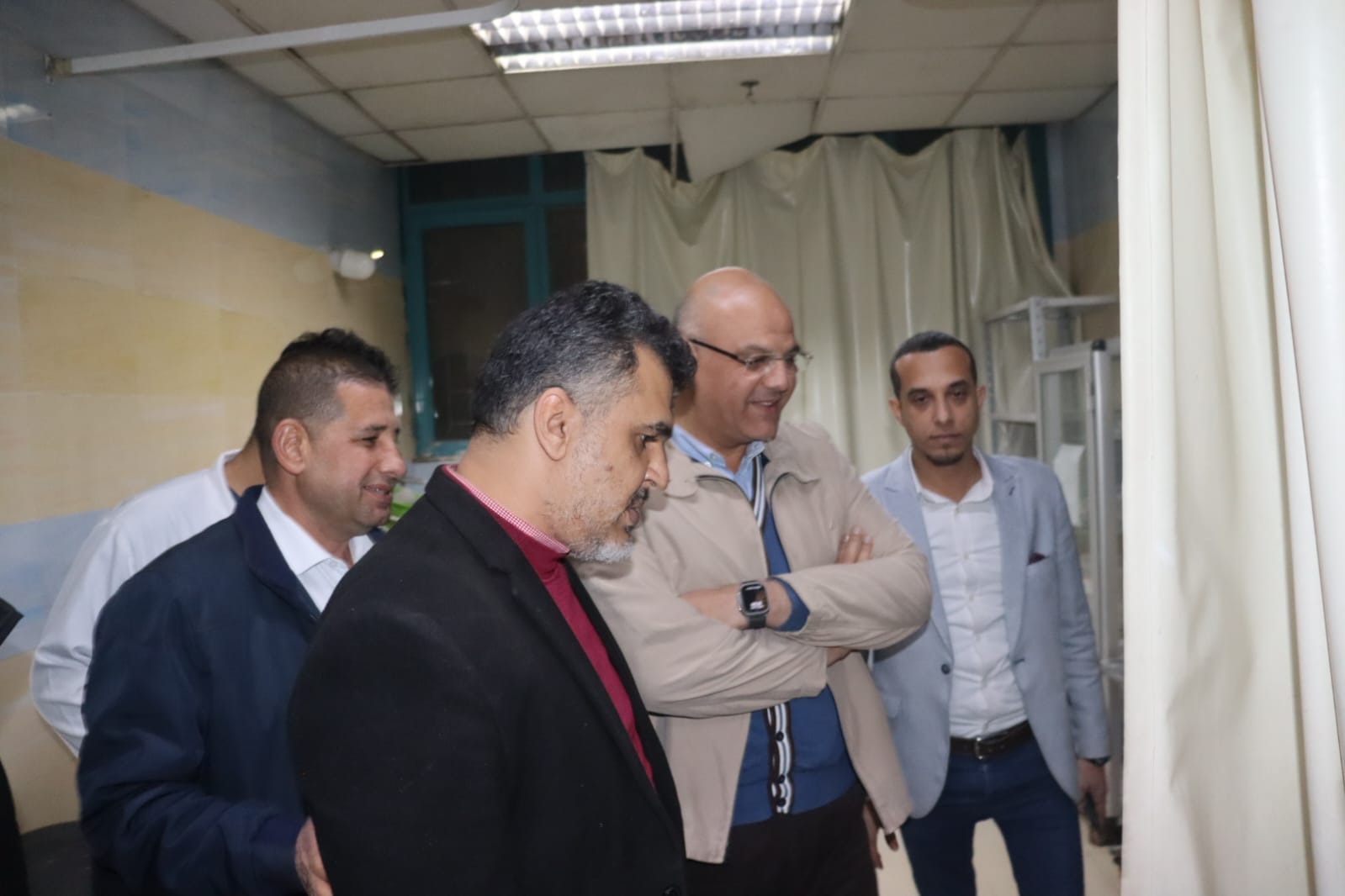 محافظ القليوبية يجوب المستشفيات ليلا لمتابعة تقديم الخدمات الصحية للمواطنين بمدن شبرا الخيمة وبنها 