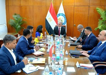 وزير البترول يبحث مع وفد هندي رفيع المستوى تعزيز التعاون في البتروكيماويات والأسمدة والتعدين