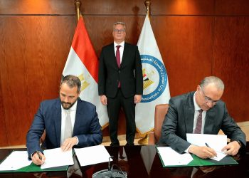 مصر وإكسون موبيل توقعان مذكرة تفاهم لتطوير نظام الاتفاقيات البترولية