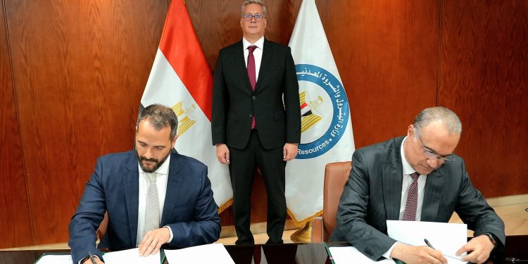 مصر وإكسون موبيل توقعان مذكرة تفاهم لتطوير نظام الاتفاقيات البترولية