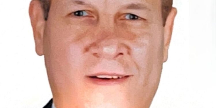 وزير قطاع الأعمال يكلف أشرف عبدالله قائماً بأعمال العضو المنتدب المالي والإداري بالشركة القابضة للأدوية