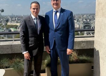 وزير البترول يبحث مع “شل” العالمية خطط تنمية حقول الغاز بالبحر المتوسط وتعزيز التعاون في إدكو
