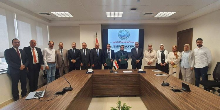 “الشركة المصرية لربط الكهرباء” توقع عقود لربط محطة سكاتك الشمسية بشبكة الكهرباء بنجع حماد