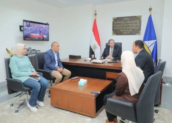 محافظ دمياط ورئيس شركة شمال الدلتا للكهرباء يبحثان ملفات التعاون المشترك والخطة الاستثمارية