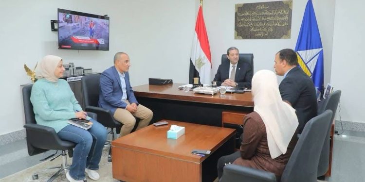 محافظ دمياط ورئيس شركة شمال الدلتا للكهرباء يبحثان ملفات التعاون المشترك والخطة الاستثمارية