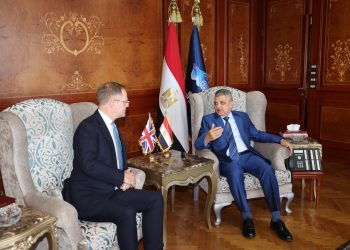 الفريق أسامة ربيع يبحث سبل التعاون المشترك مع السفير البريطاني