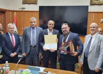 تكريم خاص للاعب شركة الإسكندرية لتوزيع الكهرباء لحصوله على الميدالية الذهبية فى بطولة كأس العالم للقوى البدنية
