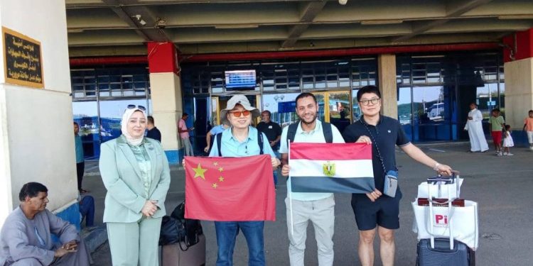 وفد صيني وجامعة كفر الشيخ يتفقدون محطات بنبان للطاقة الشمسية لبحث التعاون