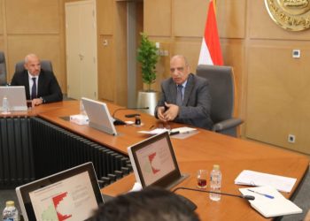 وزير الكهرباء يبحث مع مجموعة “إنكوم ” إنشاء مصنع للبطاريات وتوفير الطاقة النظيفة فى إطار التحول للأخضر