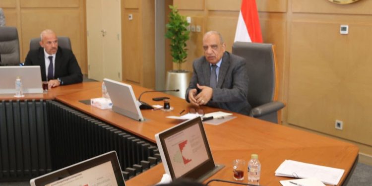 وزير الكهرباء يبحث مع مجموعة “إنكوم ” إنشاء مصنع للبطاريات وتوفير الطاقة النظيفة فى إطار التحول للأخضر