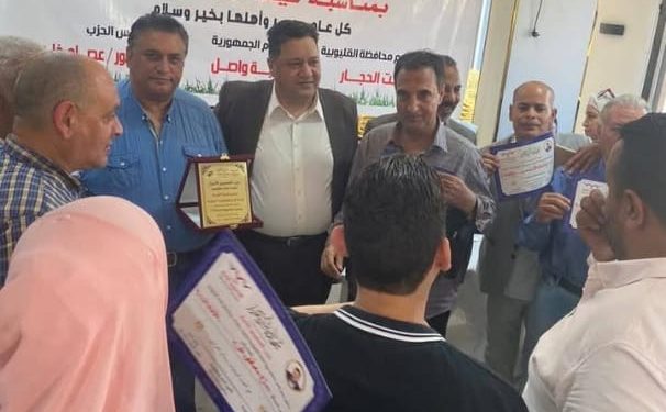 حزب الأحرار المصريين بالخانكة يحتفل بعيد العمال مع اللجان النقابية بالشركات