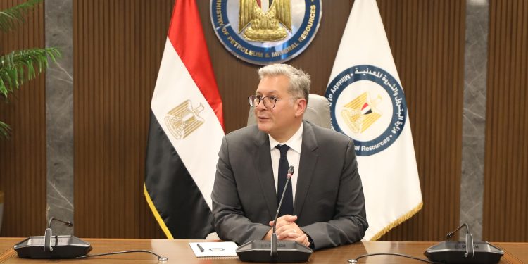 وزير البترول يبحث مع النقابة العامة المناجم والمحاجر التعاون في تطوير قطاع التعدين