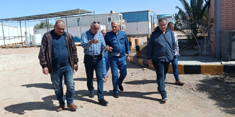 رئيس شركة مياه مطروح يتفقد محطة التحلية بالسلوم ويشارك في ملتقى جماهيري مع الأهالي