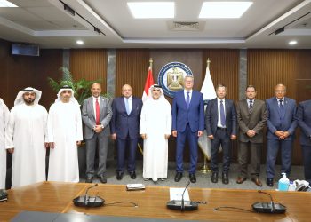 وزير البترول  يبحث مع مجموعة موانئ أبوظبي سبل تعزيز التعاون المشترك