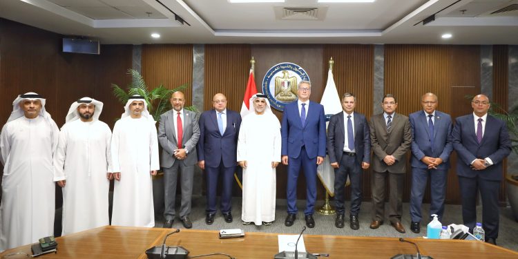 وزير البترول  يبحث مع مجموعة موانئ أبوظبي سبل تعزيز التعاون المشترك