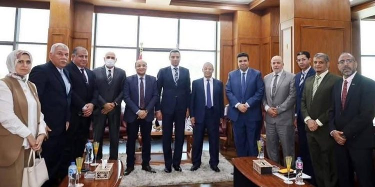 شركتي “مصر للبترول” و”التعاون” شركاء في بروتوكول دعم المشروعات الصغيرة ومبادرة “الأمان والتوفير” بالسويس