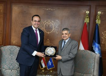 الفريق أسامة ربيع يبحث مع رئيس هيئة الرعاية الصحية سبل التنسيق المشترك في عدد من الملفات 
