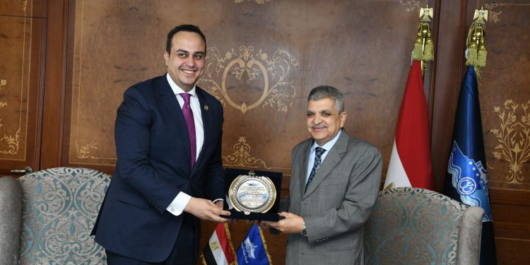 الفريق أسامة ربيع يبحث مع رئيس هيئة الرعاية الصحية سبل التنسيق المشترك في عدد من الملفات 