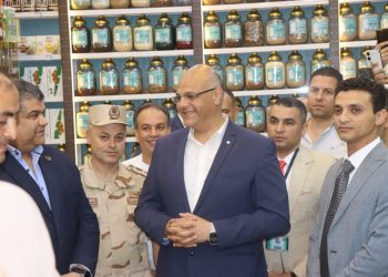 محافظ القليوبية يفتتح منافذ بيع جهاز مستقبل مصر للتنمية المُستدامة لتوفير السلع الغذائية بأسعار مُخفضة 