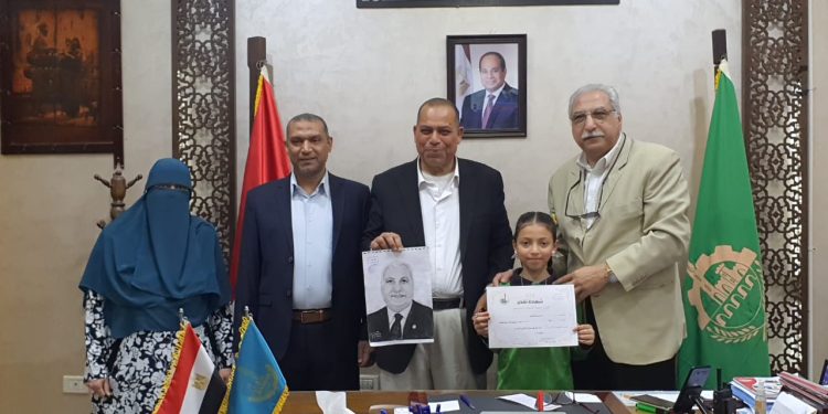 تعليم القليوبية يكرم الطالبة تسنيم المبدعة والمتميزة