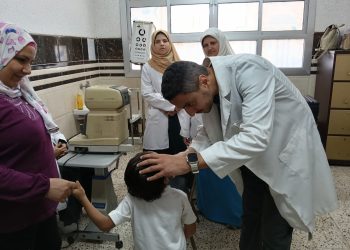 جامعة بنها تواصل تنظيم القوافل الطبية بمدرسة المكفوفين ببنها