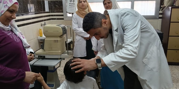 جامعة بنها تواصل تنظيم القوافل الطبية بمدرسة المكفوفين ببنها