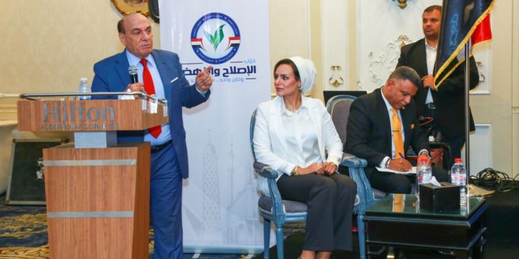 اللواء سمير فرج الخبير العسكرى والاستراتيجى فى مؤتمر حزب الإصلاح والنهضة يناقش “سيناء بين الماضي والحاضر”