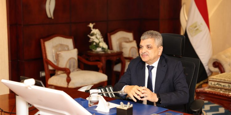 الفريق أسامة ربيع يبحث تأثير التطورات الإيجابية التي تشهدها الأوضاع الأمنية بمنطقة البحر الأحمر على حرية الملاحة 