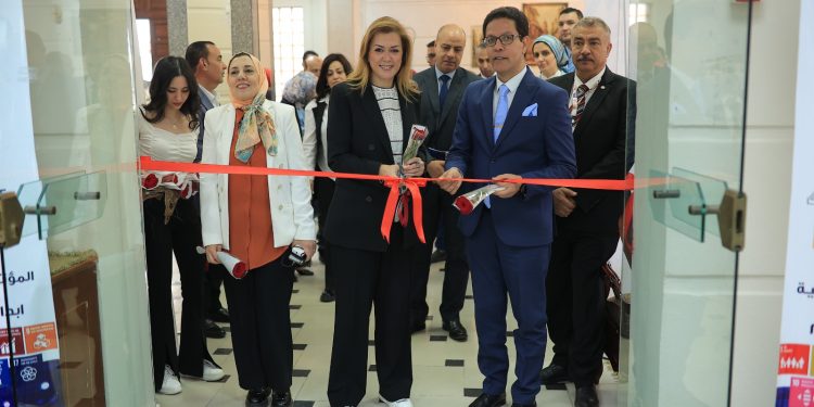 رئيس جامعة بنها يفتتح معرض للمشروعات الطلابية فى مجال العلوم التطبيقية