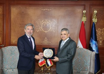 الفريق أسامة ربيع يبحث سبل التعاون المشترك مع السفير الإيطالي في مجال السياحة البحرية وإصلاح السفن