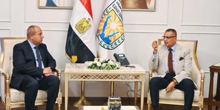 محافظ جنوب سيناء يبحث مع رئيس شركة القناة لتوزيع الكهرباء دعم مشروعات التنمية وتوصيل التيار للمناطق الحيوية