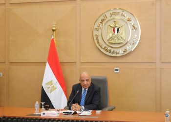 وزير الكهرباء يجتمع قيادات القطاع لمتابعة مشروعات دعم الشبكة القومية 
