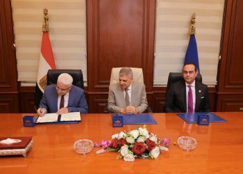 “هيئة قناة السويس” توقع مذكرة عمل مشتركة مع هيئة الرعاية الصحية والهيئة القومية للتأمين الاجتماعي لتنظيم آلية الفحص الطبي للعاملين بالقناة