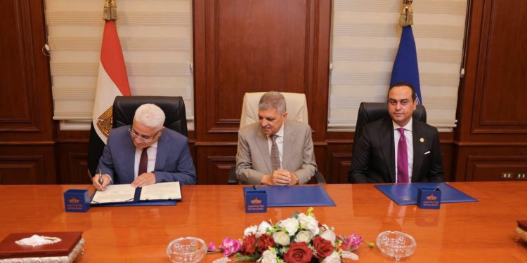 “هيئة قناة السويس” توقع مذكرة عمل مشتركة مع هيئة الرعاية الصحية والهيئة القومية للتأمين الاجتماعي لتنظيم آلية الفحص الطبي للعاملين بالقناة