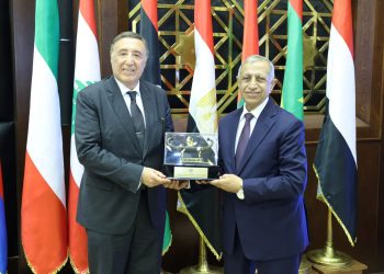 رئيس المحكمة الدستورية يشيد بدور الأكاديمية العربية في مجالات التعليم التدريب والبحث العلمي