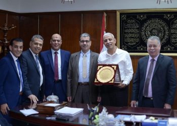 إحتفالية ب”وسط الدلتا”للكهرباء لتكريم رئيس قطاع الشئون الإداري بمناسبة بلوغه سن المعاش 