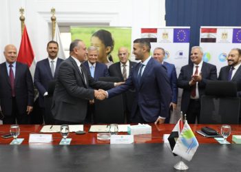 نائب محافظ الغربية ورئيس “القابضة للمياه” يشهدان توقيع أكبر عقد لمحطة معالجة