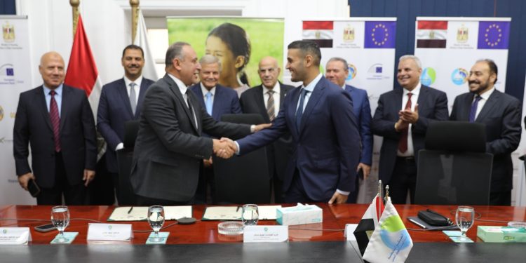 نائب محافظ الغربية ورئيس “القابضة للمياه” يشهدان توقيع أكبر عقد لمحطة معالجة