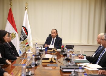 وزير قطاع الأعمال  يلتقي وفدا من “بريتش بتروليوم” لمتابعة خطوات إعادة تشغيل مصنع الأنود بالعين السخنة   