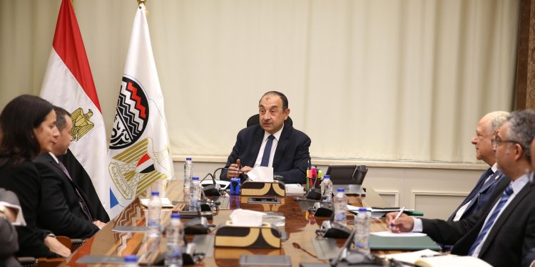 وزير قطاع الأعمال  يلتقي وفدا من “بريتش بتروليوم” لمتابعة خطوات إعادة تشغيل مصنع الأنود بالعين السخنة   